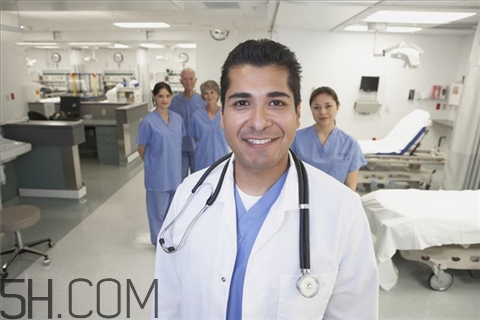 老花眼能開車嗎？老花眼能不能激光治療？