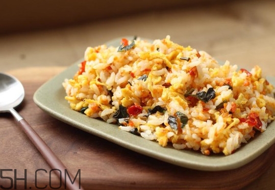 蛋炒飯可以和土豆絲一起吃嗎？蛋炒飯吃多了有什么危害