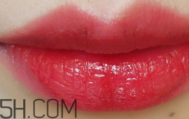 mac草莓紅和番茄紅像嗎？mac草莓紅和番茄紅對(duì)比