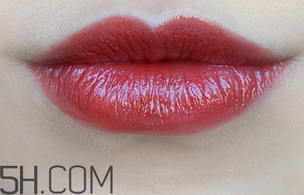 mac草莓紅和番茄紅像嗎？mac草莓紅和番茄紅對(duì)比