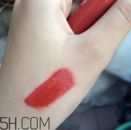 番茄色口紅顯白嗎？番茄色口紅好看嗎？