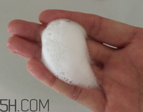 一葉子酪梨潔面乳怎么樣？一葉子酪梨潔面乳好用嗎？