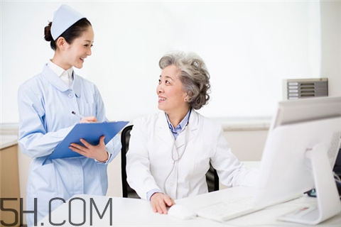 胃出血能抽煙嗎？胃出血能喝水嗎？