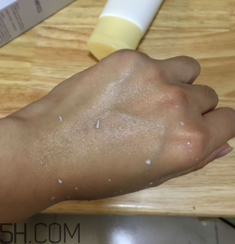 一葉子去角質(zhì)素怎么樣？一葉子去角質(zhì)素怎么用？