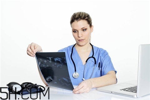 骨折吃什么水果好？骨折吃什么藥好得快？