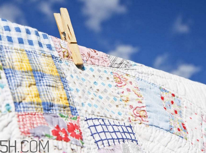 為什么曬過被子有一股味道？曬完被子千萬別拍是怎么回事？