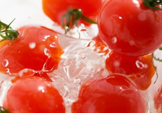 mac草莓紅和番茄紅像嗎？mac草莓紅和番茄紅對(duì)比