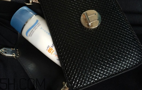 mistine防曬霜價(jià)格 mistine防曬霜測(cè)評(píng) mistine防曬霜價(jià)格 mistine防曬霜測(cè)評(píng)