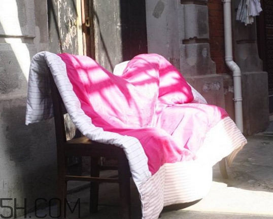 沒有太陽(yáng)怎么曬被子？曬被子的最佳時(shí)間是幾點(diǎn)