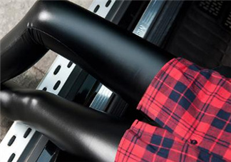 皮褲為什么會(huì)掉皮？皮褲掉皮怎么辦？