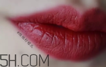 阿瑪尼紅管201多少錢？阿瑪尼紅管201停產(chǎn)了嗎？