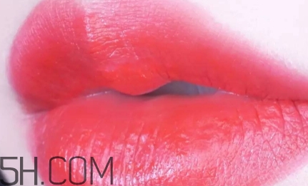 草莓紅口紅是什么顏色？草莓紅口紅效果圖