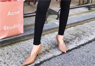 羊皮鞋會(huì)越穿越松嗎？羊皮鞋小了半碼怎么辦？