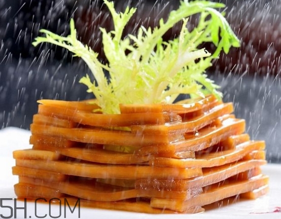 新鮮蘿卜皮是什么意思？東北話吃蘿卜皮長大的是什么意思