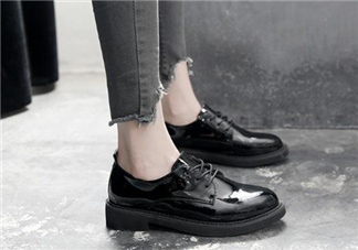 漆皮鞋子容易皺嗎？漆皮鞋子磨腳怎么辦？