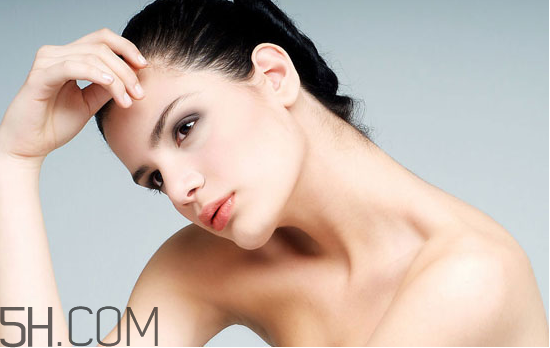 用完氣墊bb霜再用粉底液會(huì)怎樣？粉底液能遮瑕嗎？