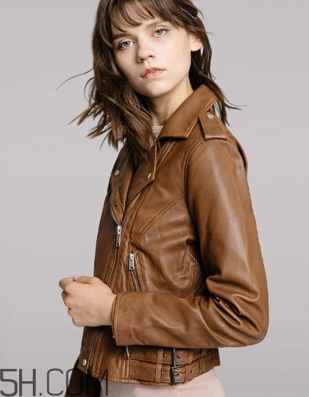 羊皮衣服有味怎么去除？羊皮衣服破了怎么辦？