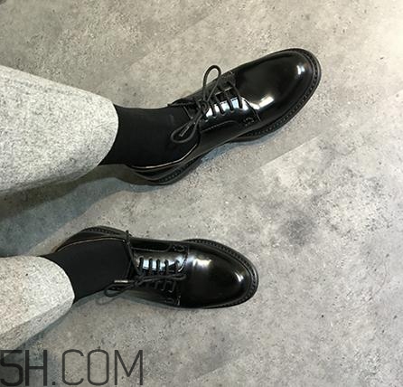 牛皮鞋沾上油怎么辦？牛皮鞋上的油漬怎么去除？