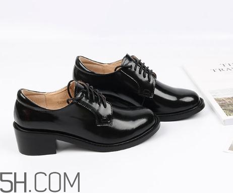 牛皮鞋子發(fā)霉怎么清洗？牛皮鞋子變黃怎么清洗？