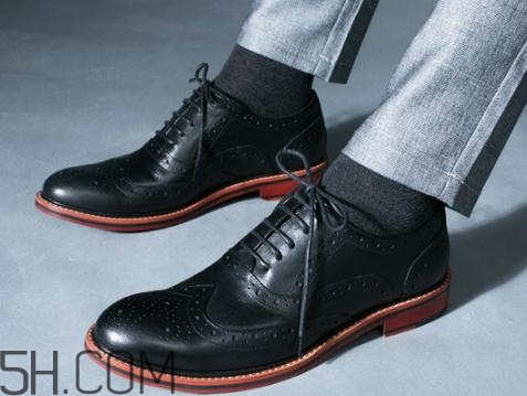 牛皮鞋會(huì)有褶皺印嗎？牛皮鞋子有刮痕怎么辦？