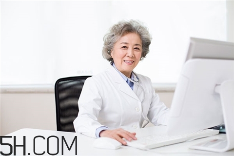 骨折用紅外線烤燈嗎？骨折做什么手術(shù)？