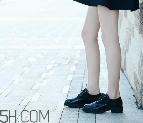 漆皮鞋裂了怎么辦？漆皮鞋可以用鞋油嗎？