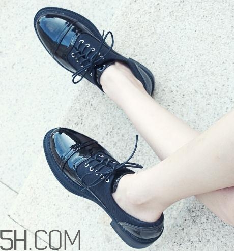 漆皮鞋裂了怎么辦？漆皮鞋可以用鞋油嗎？