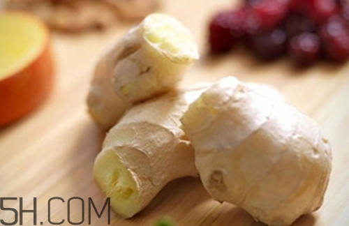 頭發(fā)油怎么辦？頭皮屑很多怎么去除？