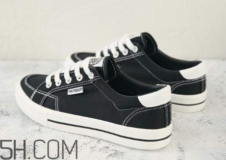 板鞋要買大一碼嗎？板鞋會越穿越大嗎？