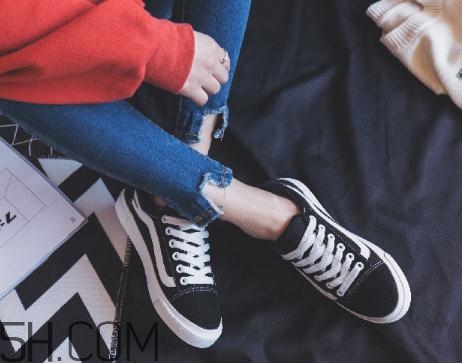 板鞋可以用來(lái)跑步嗎？板鞋可以打籃球嗎？