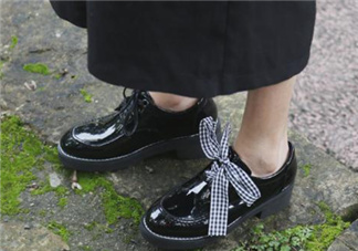 漆皮皮鞋起皮怎么處理？鞋子漆皮掉了怎么辦？