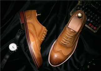 牛皮鞋會(huì)有褶皺印嗎？牛皮鞋子有刮痕怎么辦？