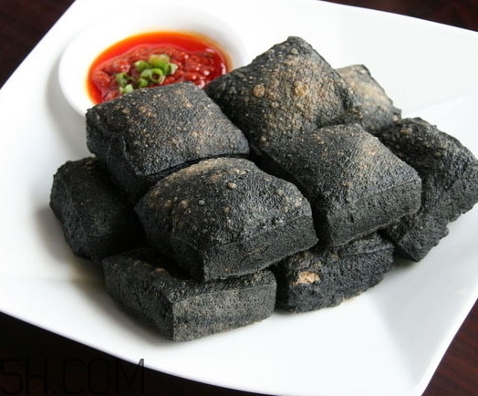 炸臭豆腐的汁怎么調(diào)？正宗臭豆腐制作方法