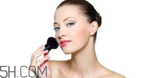 秋冬適合氣墊還是粉底？用氣墊bb霜前用什么？