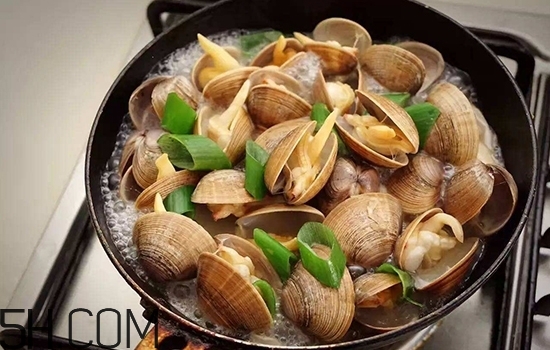 為什么會長紅血絲？怎么通過健康的食療去除紅血絲？