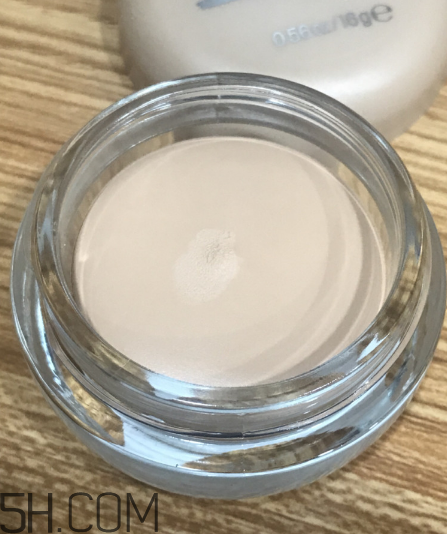 essence慕斯粉底霜和謎尚bb霜對比 essence慕斯粉底霜適合油皮嗎 essence慕斯粉底霜和謎尚bb霜對比 essence慕斯粉底霜適合油皮嗎