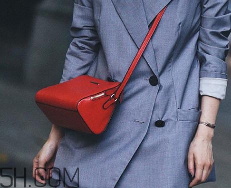 牛皮包包會很硬嗎？牛皮包包皺了怎么辦？