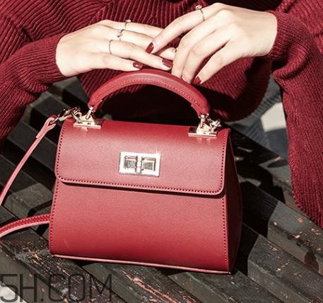 牛皮包包發(fā)霉怎么清洗？牛皮包包味道很大怎么辦？