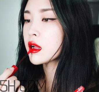 阿瑪尼408多少錢？阿瑪尼限量簽名紅管408專柜價(jià)格