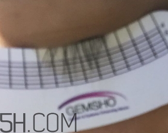 瑜尊睫毛增長(zhǎng)液好用嗎？瑜尊睫毛增長(zhǎng)液和水草花木哪個(gè)好