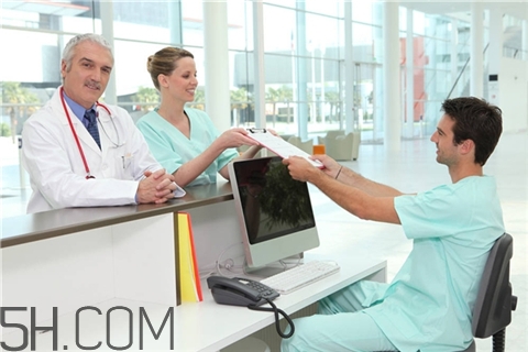 抑郁癥不敢出門怎么辦？抑郁癥不敢告訴親人