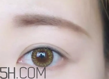 草莓紅口紅適合黃皮嗎？草莓紅口紅顯白嗎？