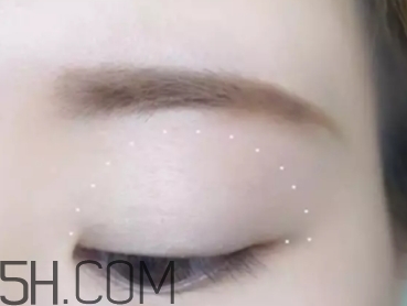 草莓紅口紅適合黃皮嗎？草莓紅口紅顯白嗎？