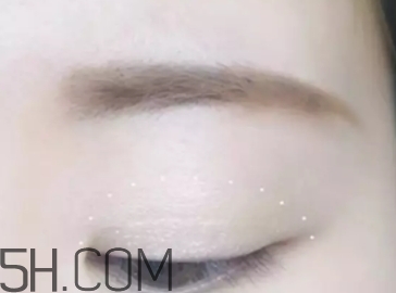 草莓紅口紅適合黃皮嗎？草莓紅口紅顯白嗎？