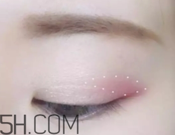 草莓紅口紅適合黃皮嗎？草莓紅口紅顯白嗎？