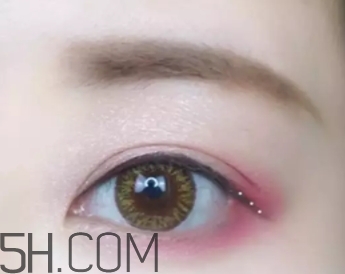 草莓紅口紅適合黃皮嗎？草莓紅口紅顯白嗎？