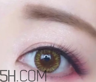 草莓紅口紅適合黃皮嗎？草莓紅口紅顯白嗎？