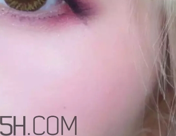 草莓紅口紅適合黃皮嗎？草莓紅口紅顯白嗎？