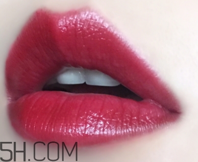 草莓紅口紅適合黃皮嗎？草莓紅口紅顯白嗎？