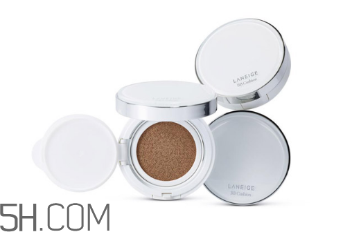 氣墊bb霜用什么定妝好？夏天用定妝粉的好處